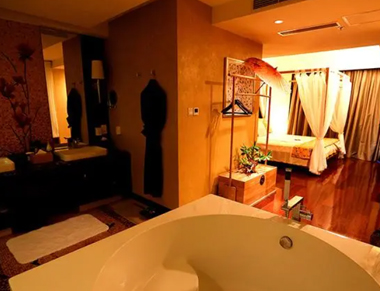 武汉江岸区养生会所的黄昏恋：当爱情遇上八十岁